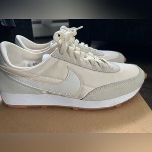 Women’s Nike Daybreak casual sneakers